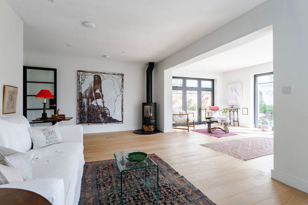 Property photo 3 of 23