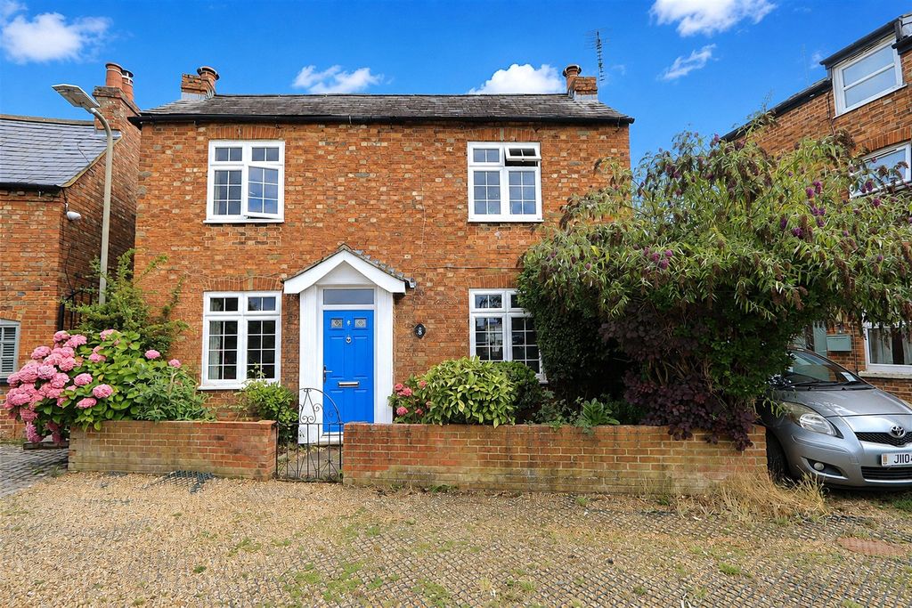 Property photo 1 of 10 Front