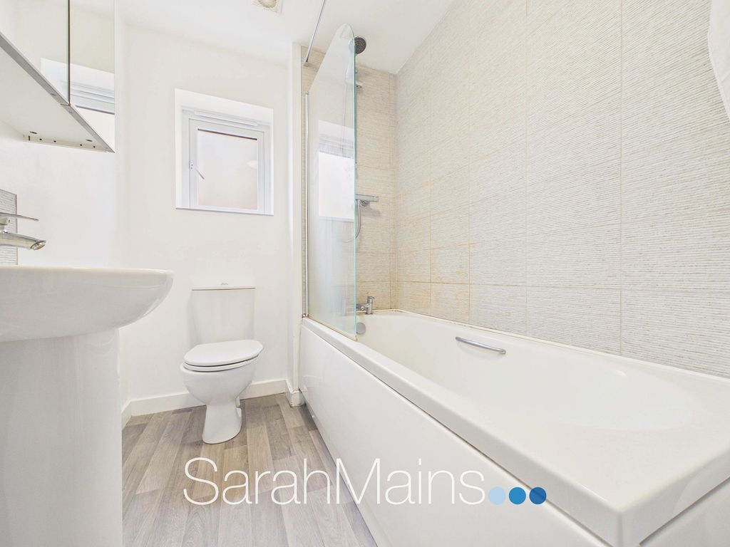 Property photo 3 of 12 Bathroom
