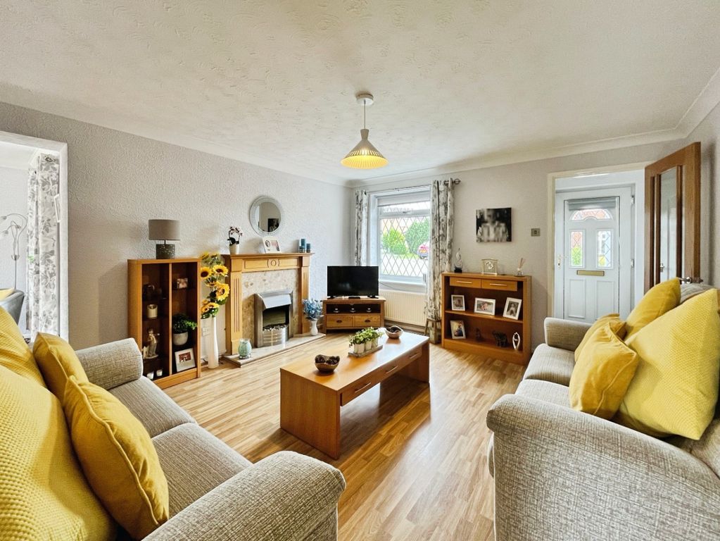 Property photo 3 of 18 4377547