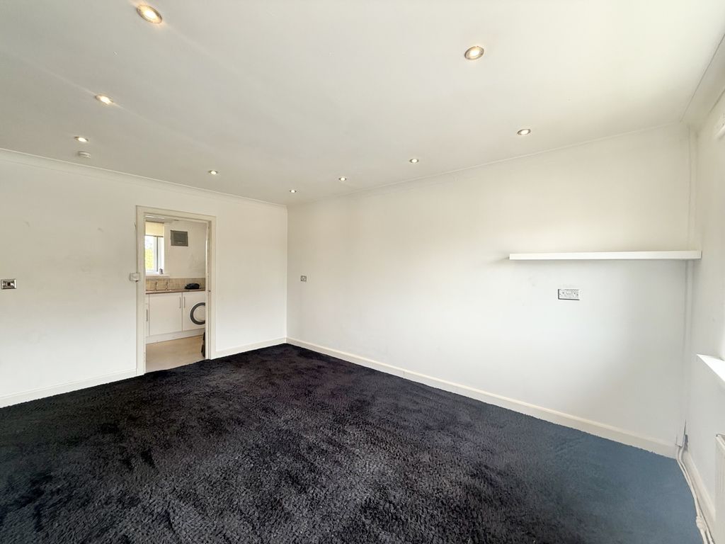 Property photo 3 of 12 Img_5972