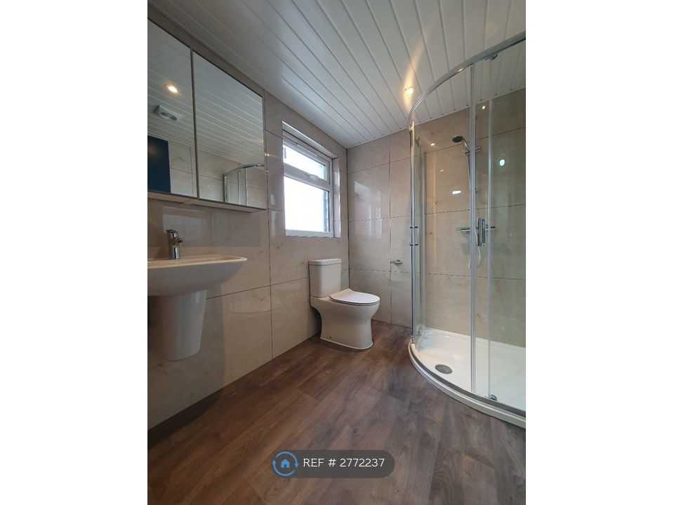 Property photo 3 of 9 Large Shared Bathroom (For Room 5 And 6)