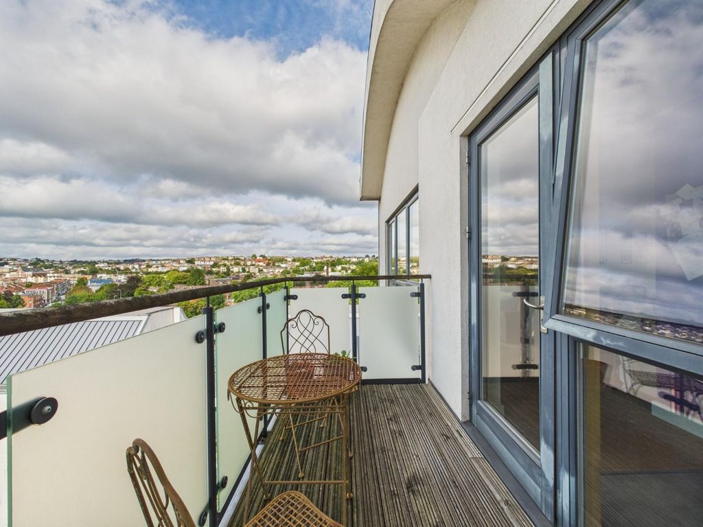 Property photo 2 of 24 Cam01530G0-Pr0330-Still010.Jpg