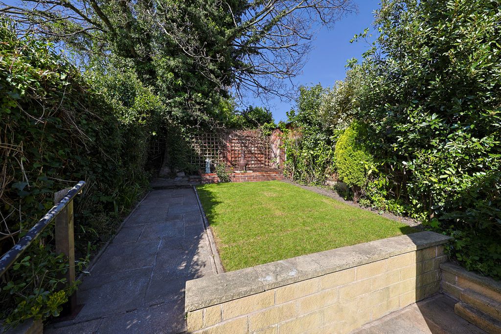 Property photo 3 of 26 Garden
