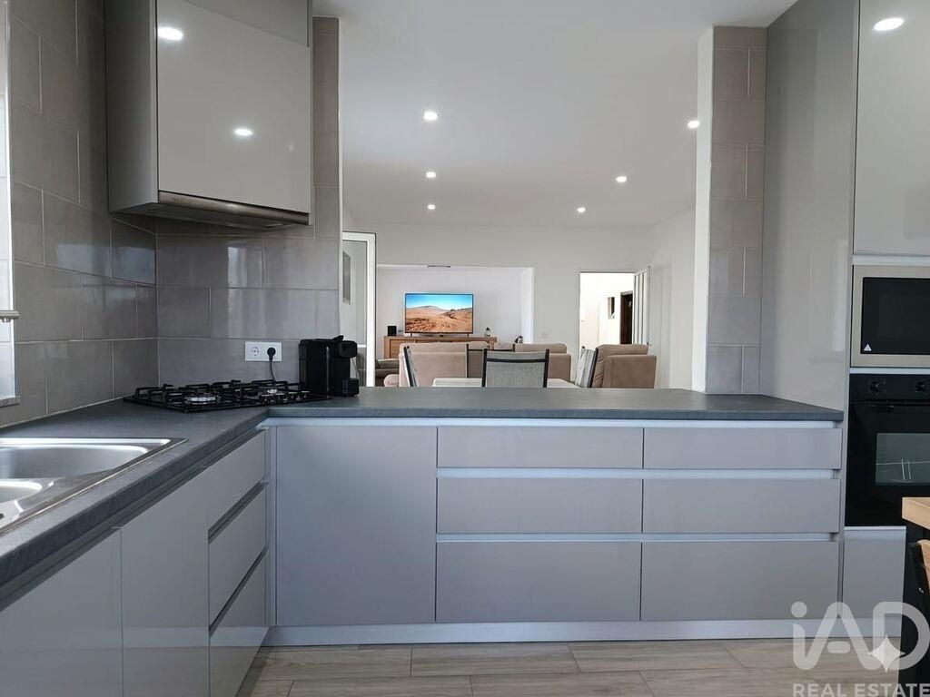 Property photo 2 of 35