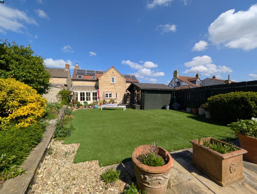 Property photo 2 of 34