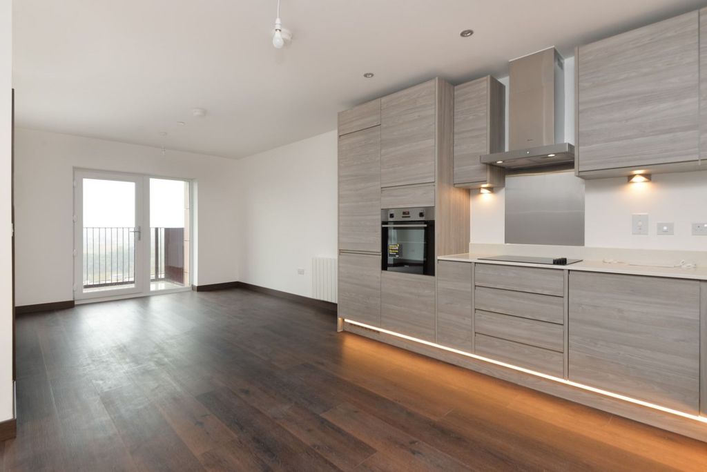 Property photo 2 of 13 4983074