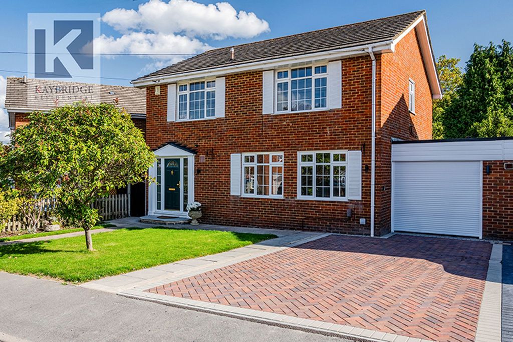 Property photo 1 of 21 Fir Tree Close, Epsom - Kt17 3Ld