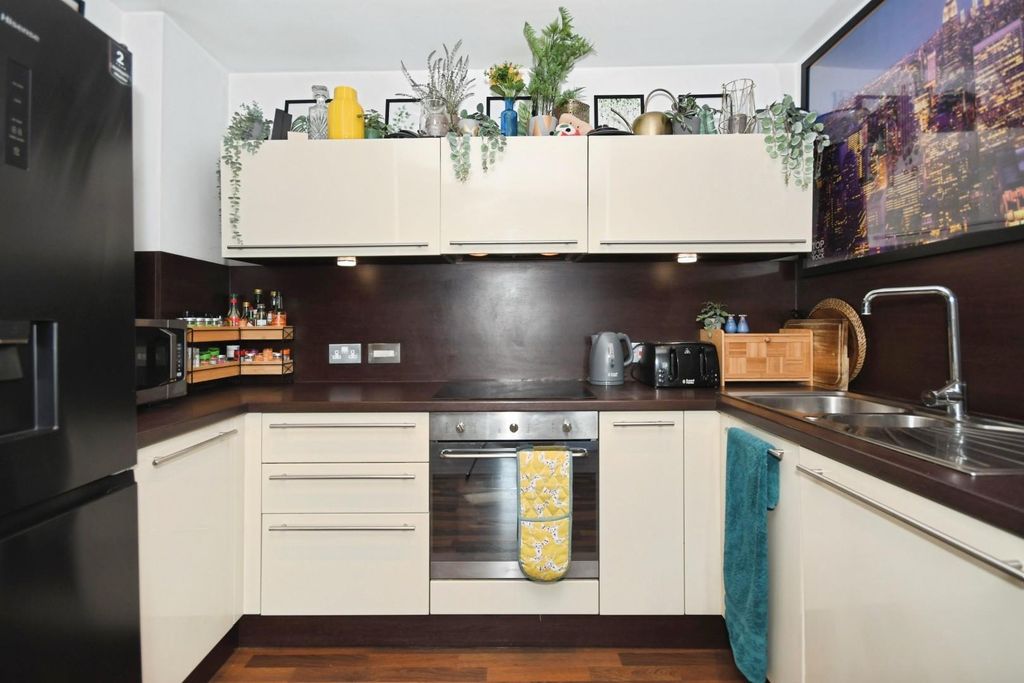 Property photo 2 of 20 Kitchen