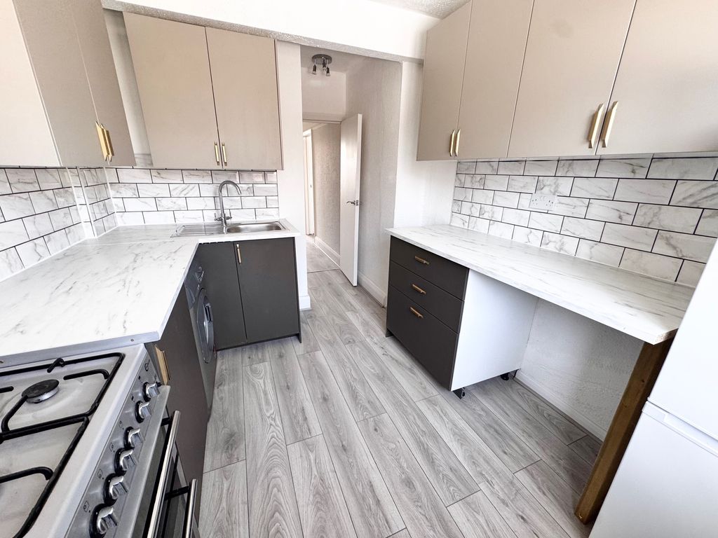 Property photo 1 of 10 Kitchen