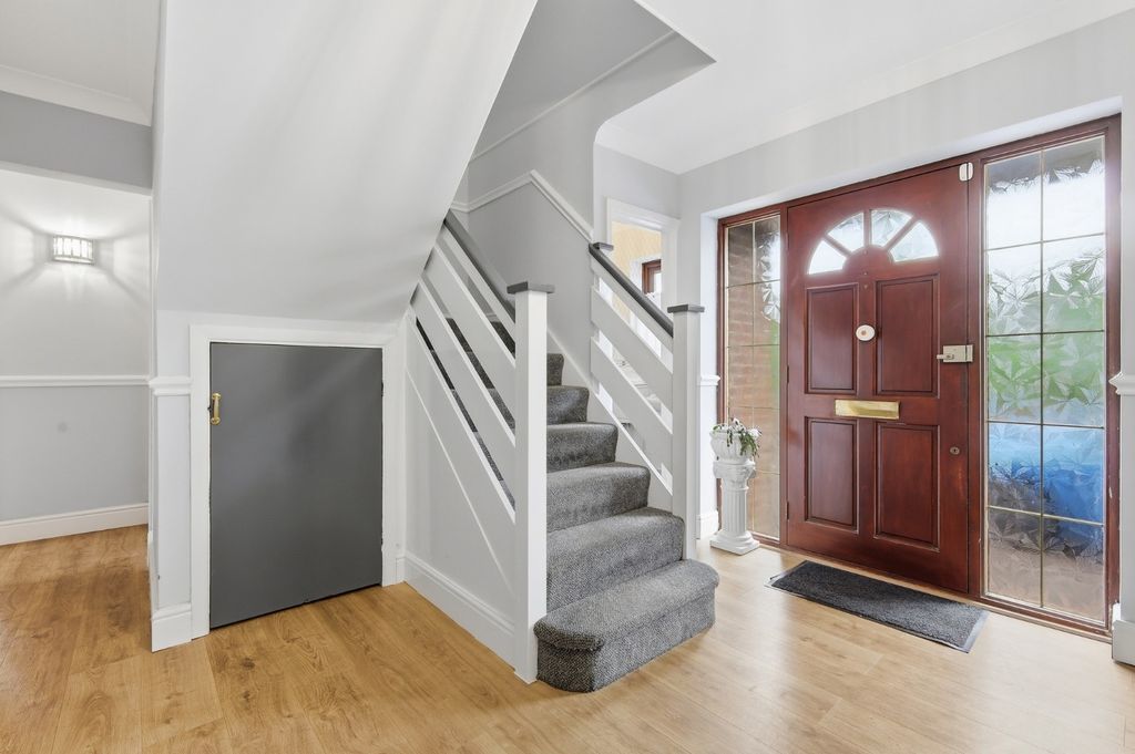 Property photo 3 of 32 4738755