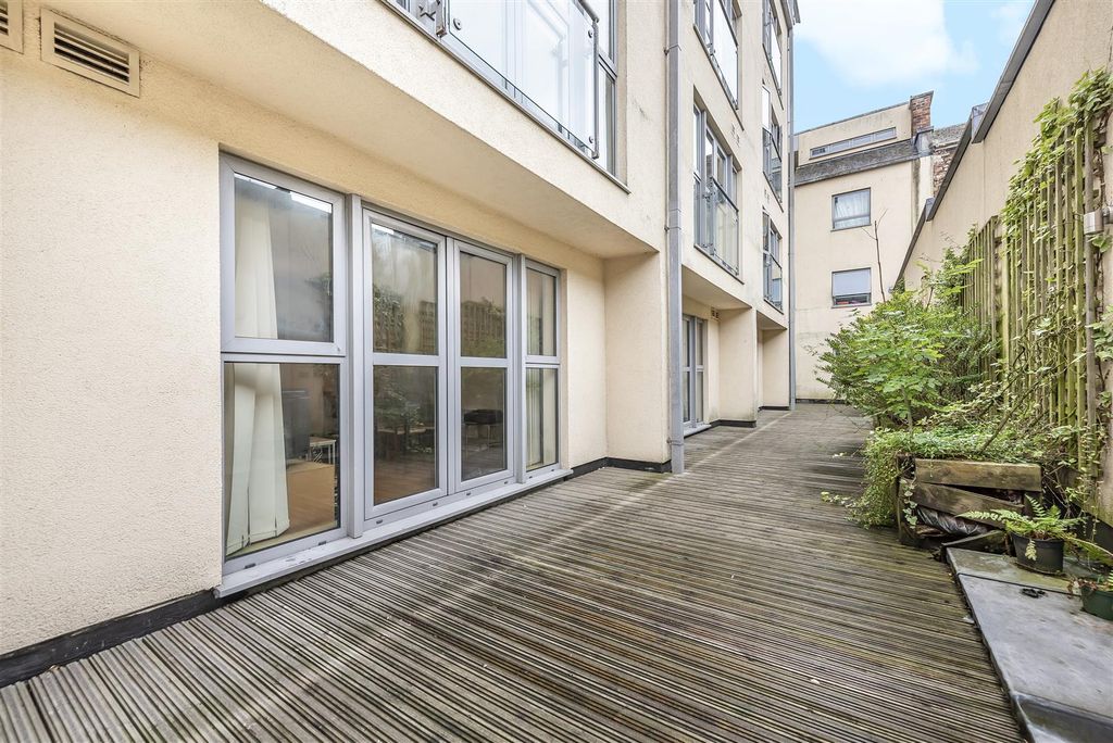 Property photo 2 of 8 Royal Parade