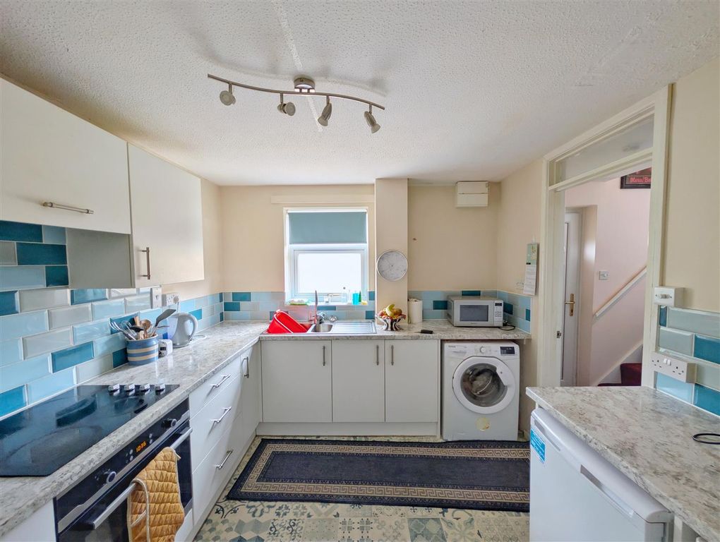 Property photo 3 of 12 10/2
