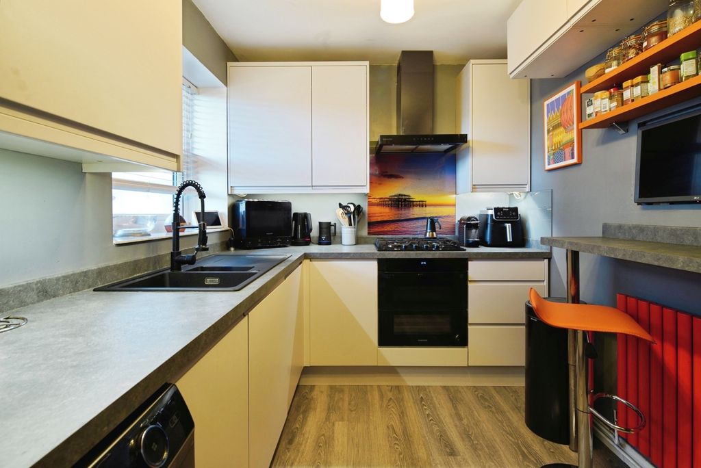 Property photo 3 of 16 Photo