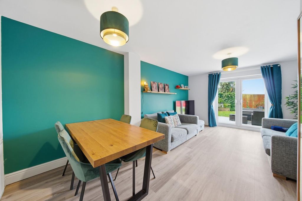 Property photo 2 of 26 Living Room