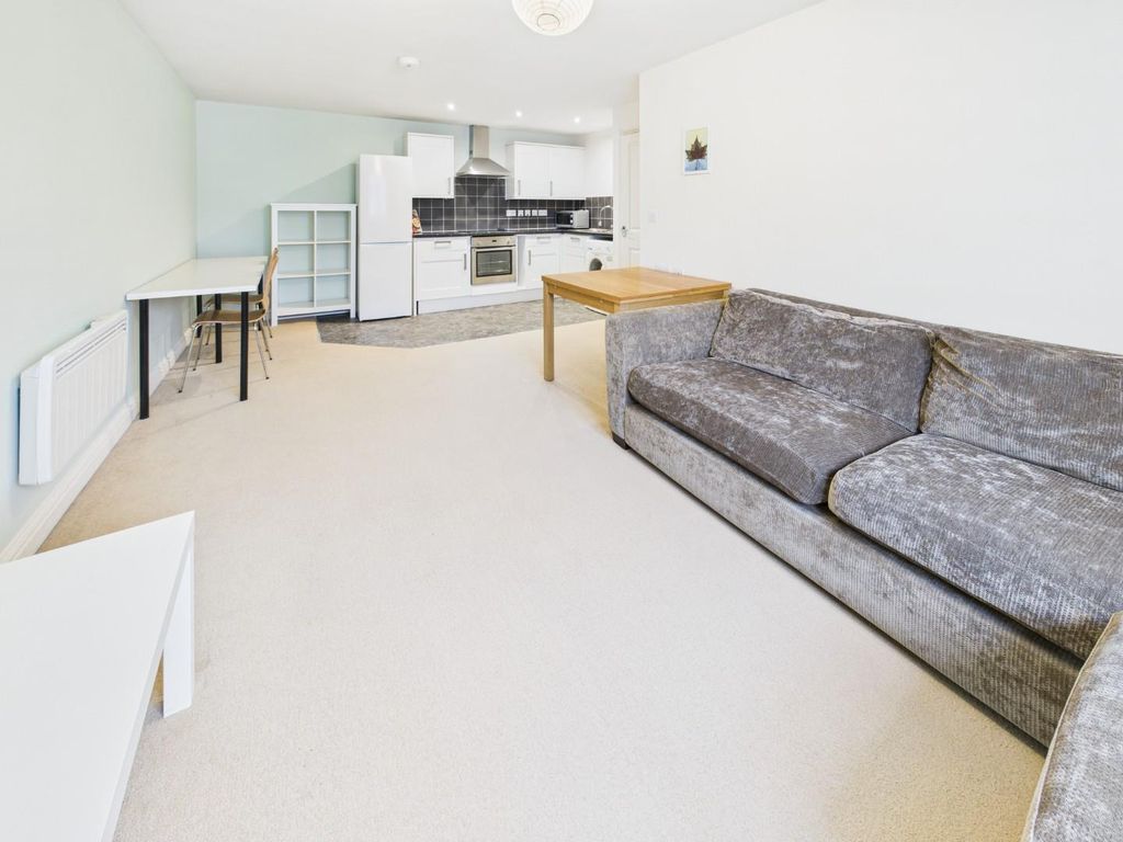 Property photo 3 of 21 Cam01576G0-Pr0333-Still006.Jpg