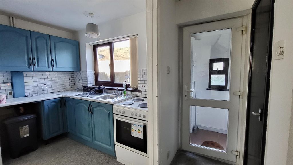 Property photo 3 of 6 Lounge/Kitchen