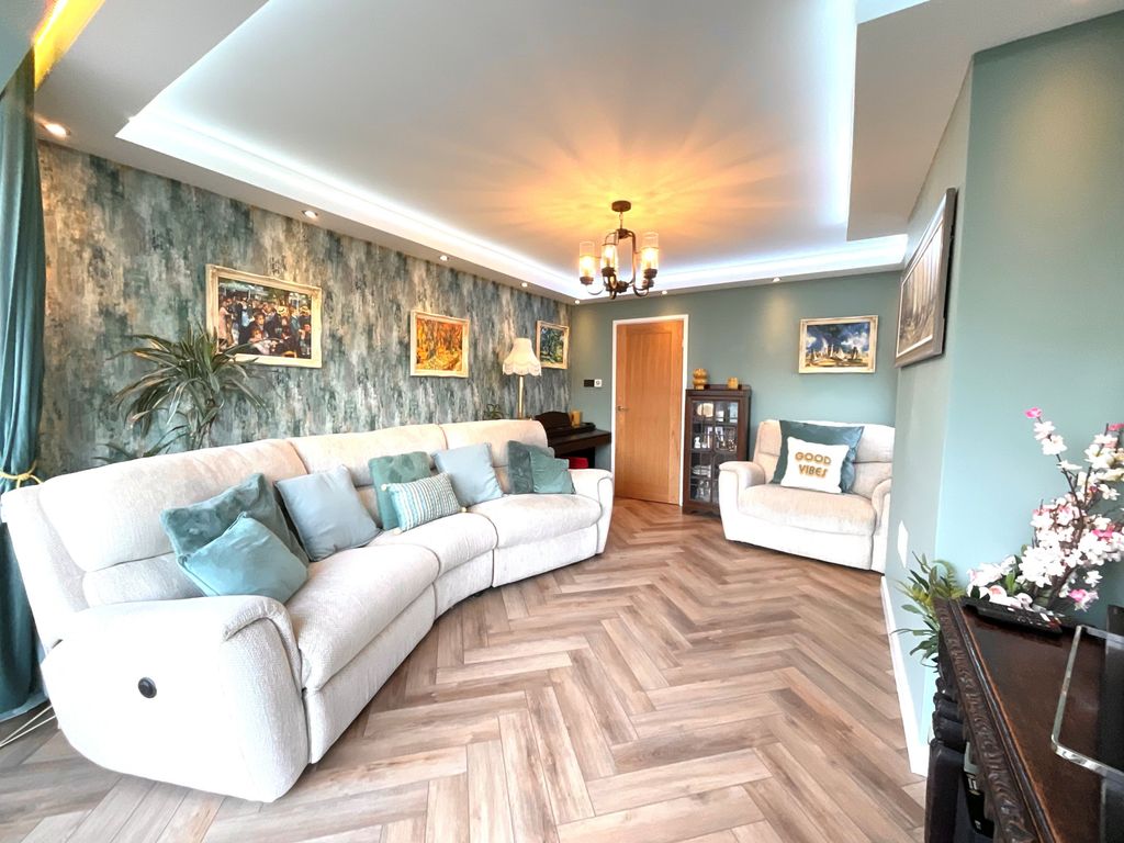 Property photo 3 of 28