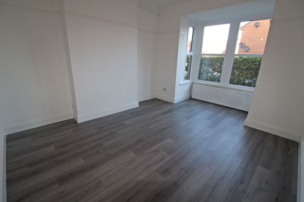 Property photo 2 of 14 Lounge