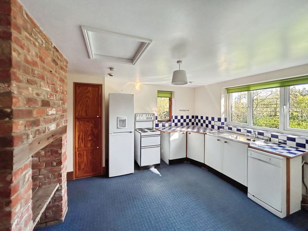 Property photo 3 of 12 Kitchen