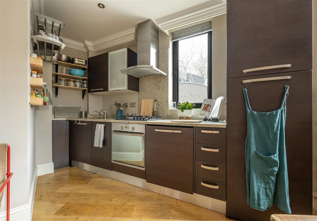 Property photo 3 of 21 Balls Pond Road, N1