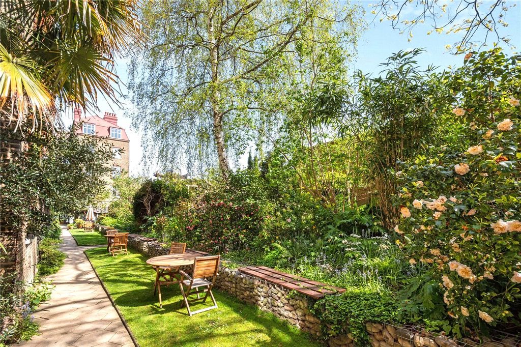 Property photo 2 of 11 Garden