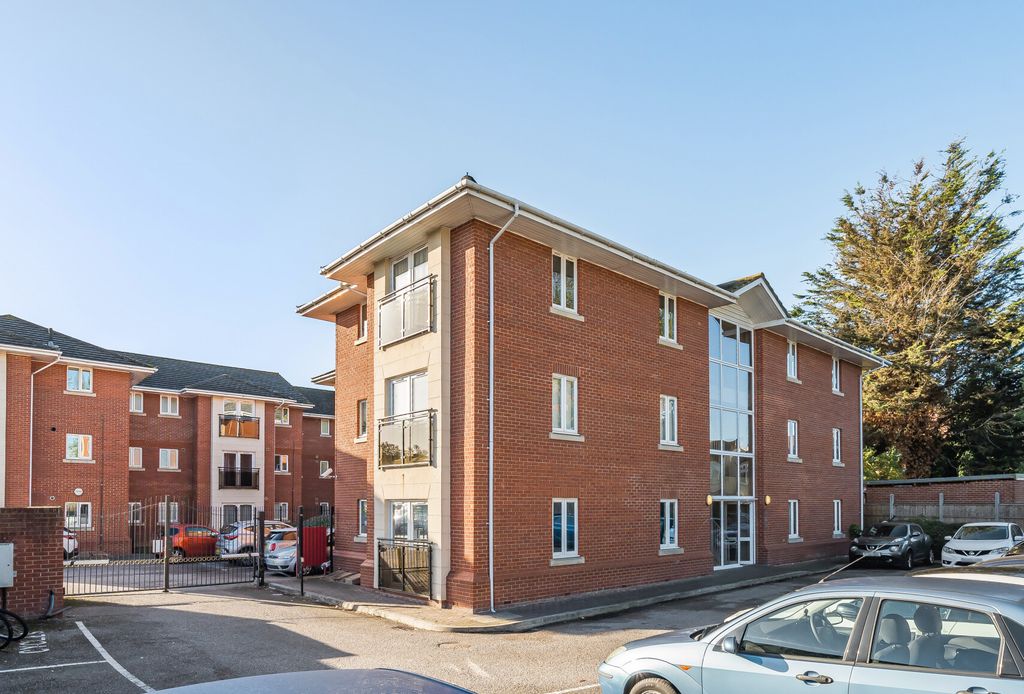 Property photo 1 of 9 1372218-1-68Fb441...