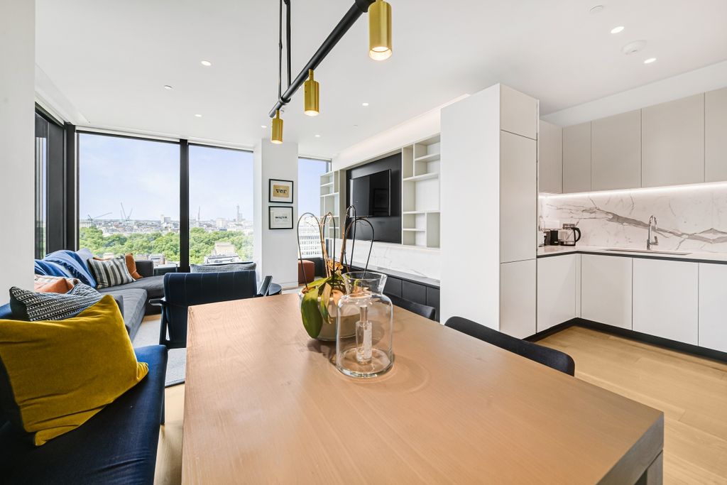 Property photo 2 of 21 Apt 1005 The Towe...