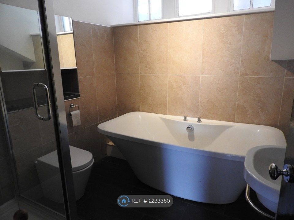 Property photo 3 of 10 Bathroom