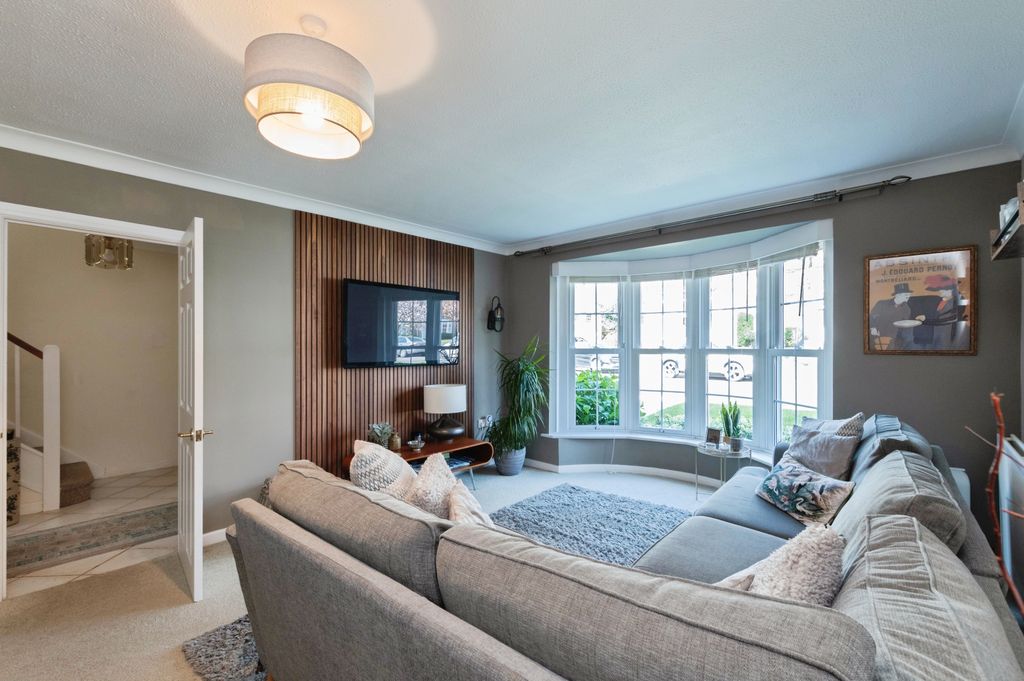 Property photo 3 of 22 Lounge