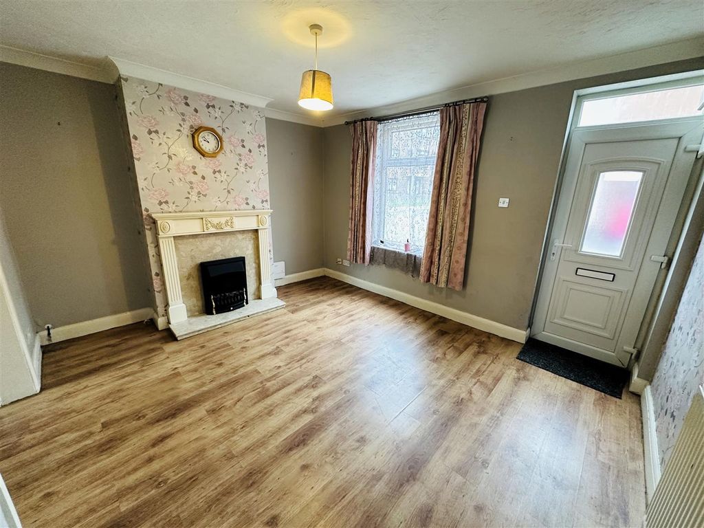 Property photo 2 of 14 Lounge