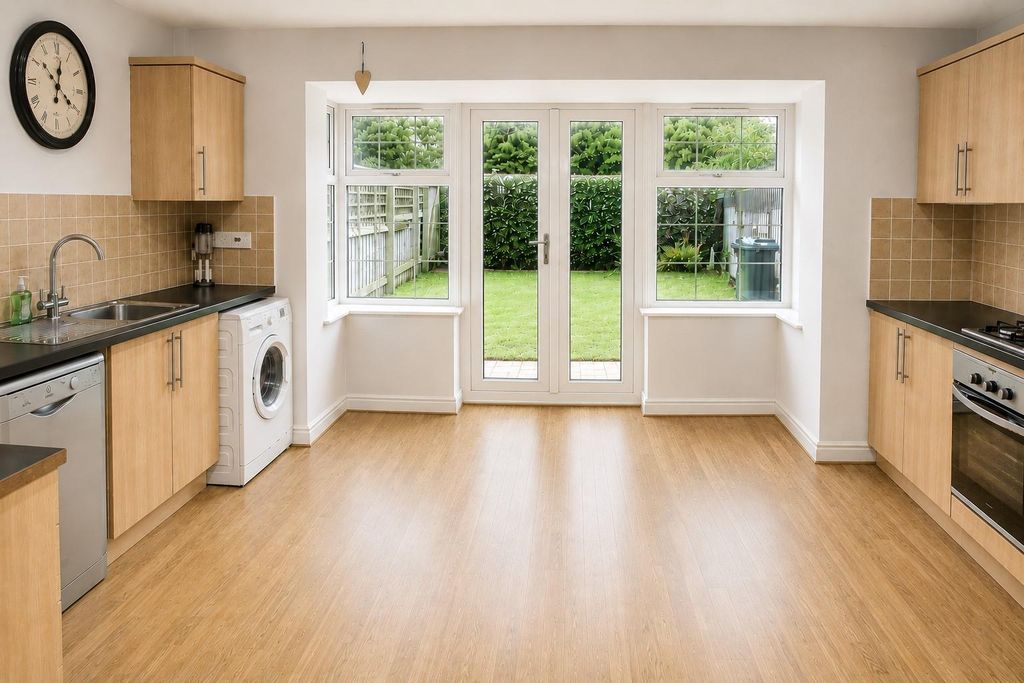 Property photo 3 of 18 Dining Kitchen
