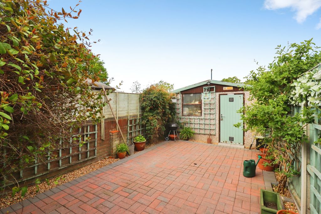 Property photo 2 of 20
