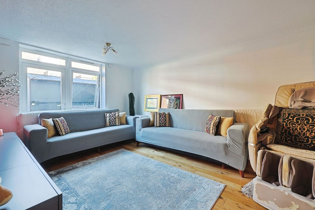 Property photo 1 of 18 Pbox-Img.Jpg