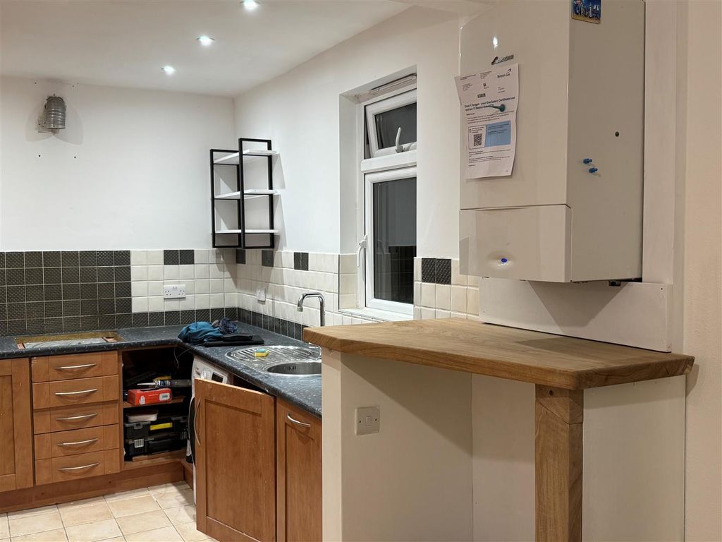 Property photo 2 of 5 Kitchen