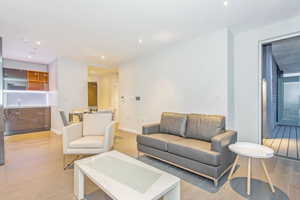 Property photo 2 of 10 Lounge