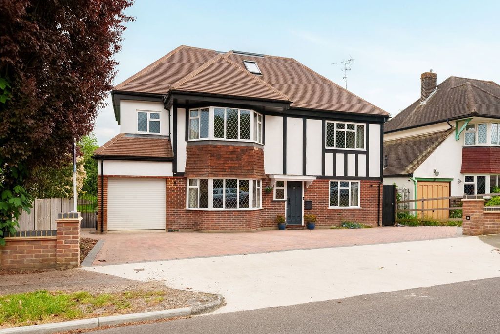 Property photo 2 of 31
