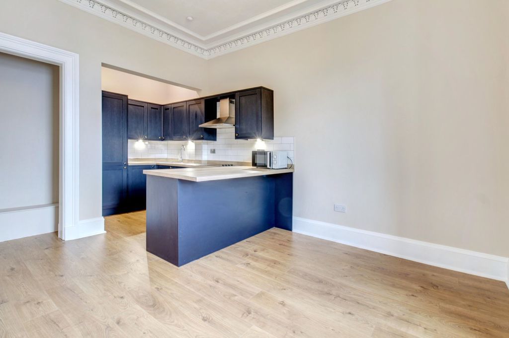 Property photo 3 of 20 Lounge/Kitchen