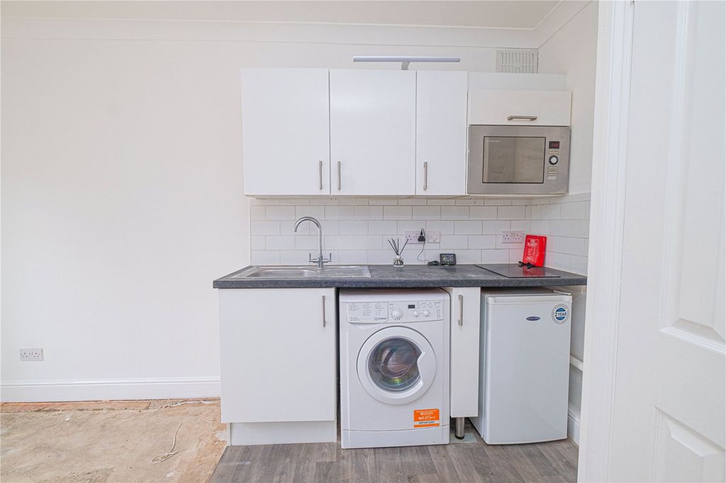 Property photo 2 of 8 Picture No. 22