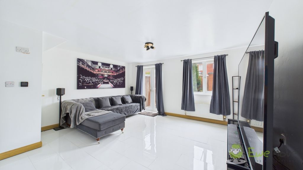 Property photo 3 of 11 Fd5c66Fb6Ab94cc6A949A3780796cc1c_95_Cam03669G0-Pr0