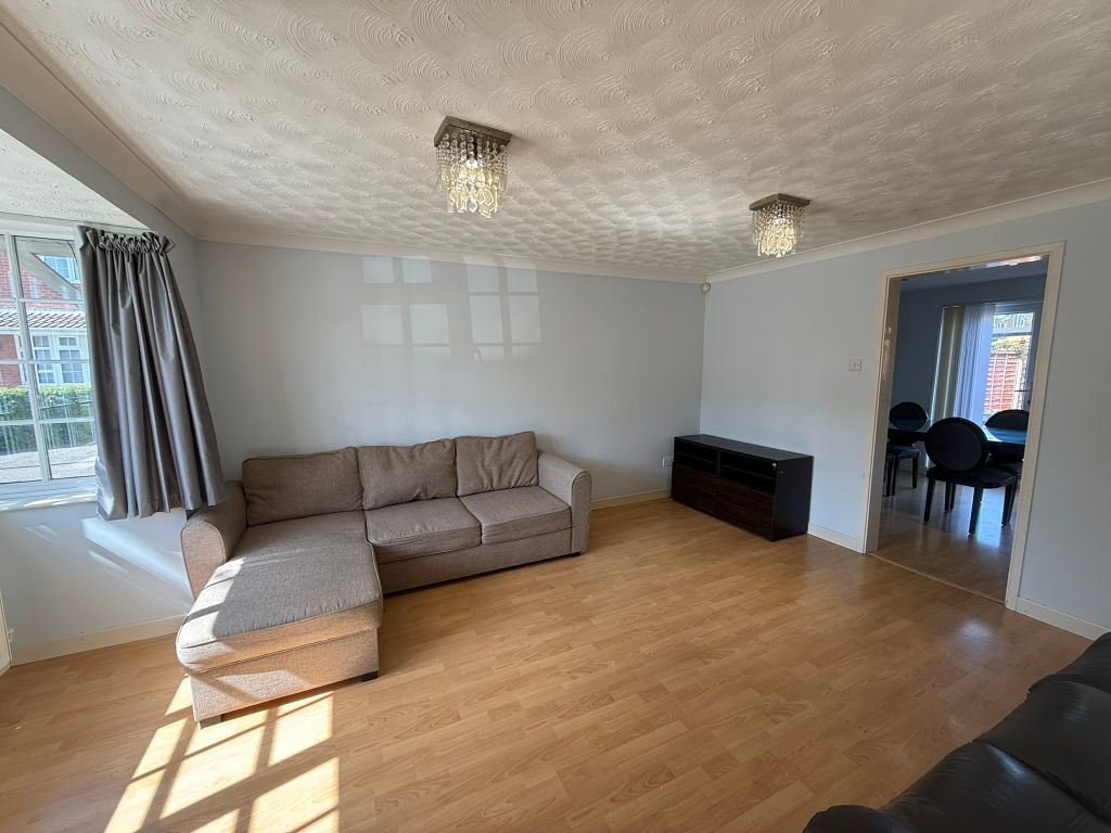 Property photo 2 of 18 Living Room