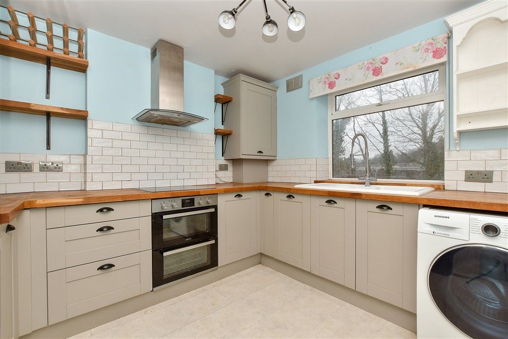 Property photo 2 of 9 Kitchen