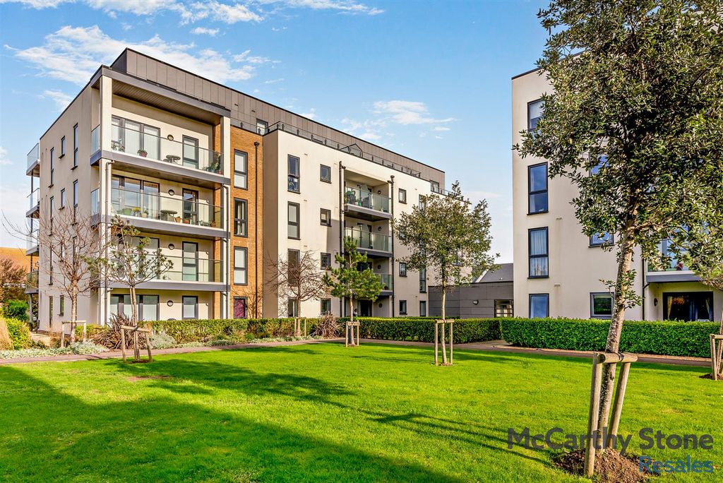 Property photo 1 of 24 8671352-Exterior04-800.Jpg