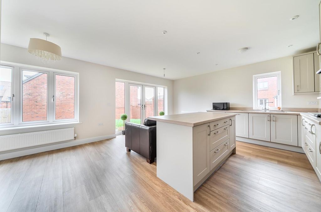 Property photo 3 of 18 1406751-12-697B7434A019d.Jpg