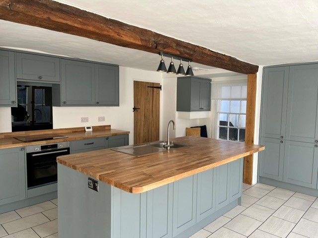 Property photo 2 of 9 Kitchen