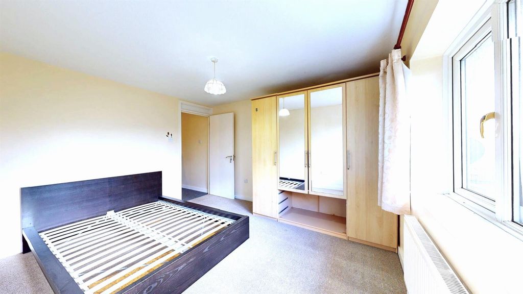 Property photo 3 of 12 67Bf039745960527Fbff40B9_0701638Aa01c48B860E211B24
