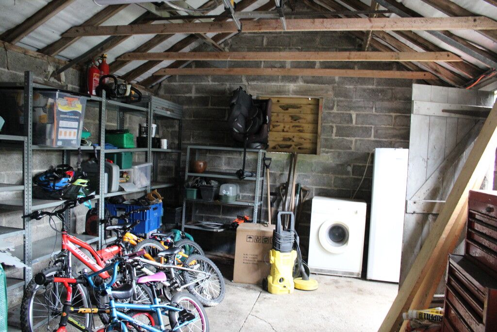 Property photo 3 of 18 Garage