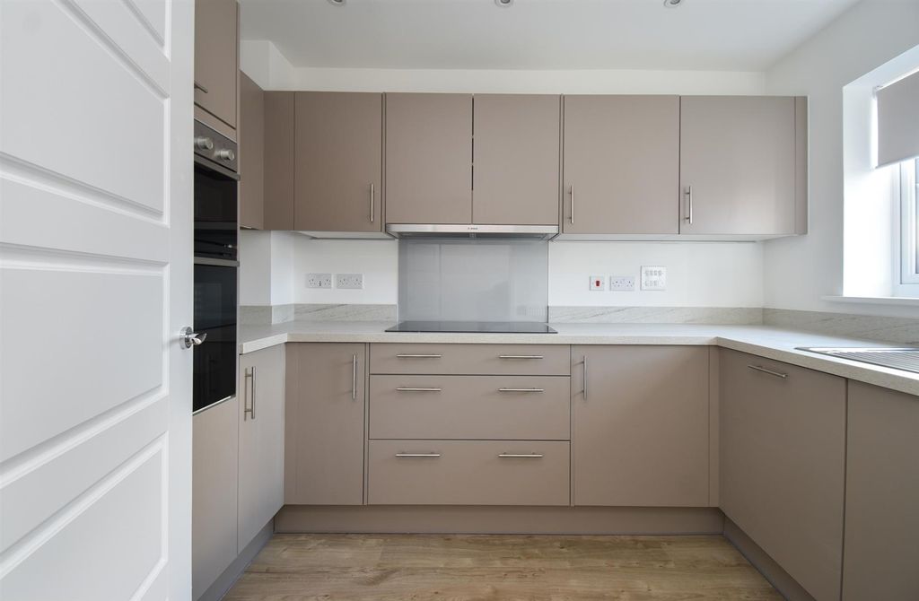 Property photo 3 of 23 Kitchen