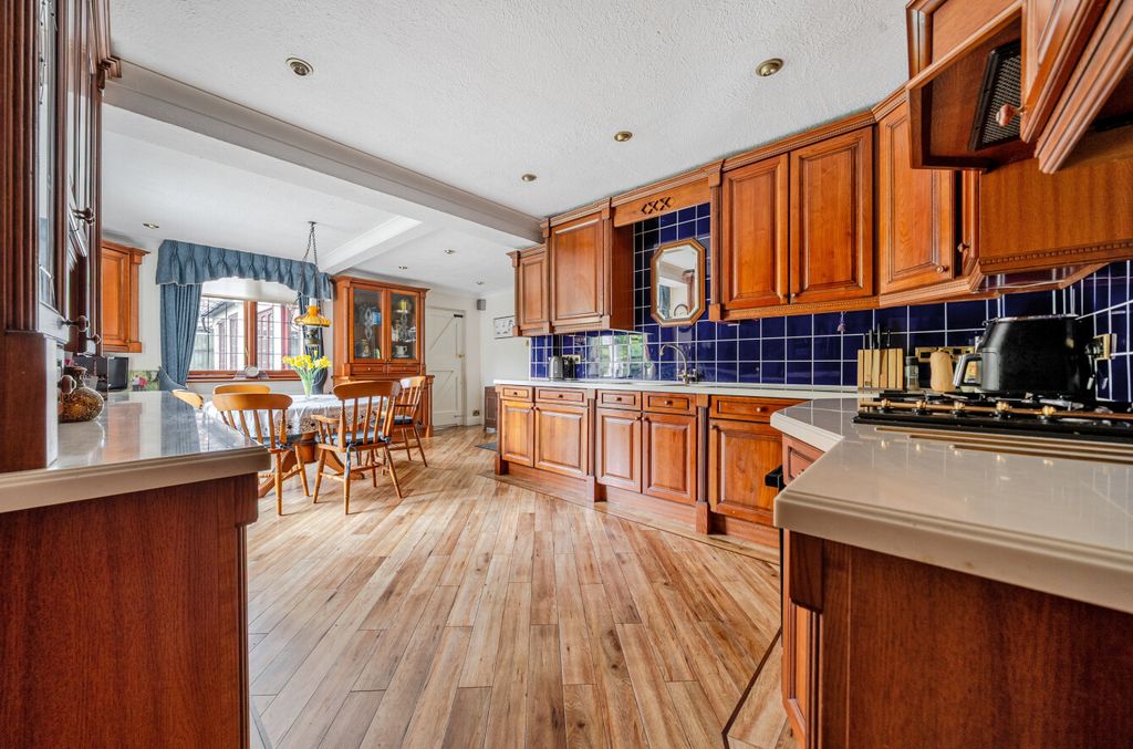Additional image 5 of 4 bed detached house for saleThe Avenue, Fareham, Hampshire PO14