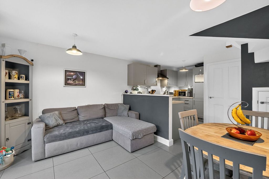 Property photo 3 of 35